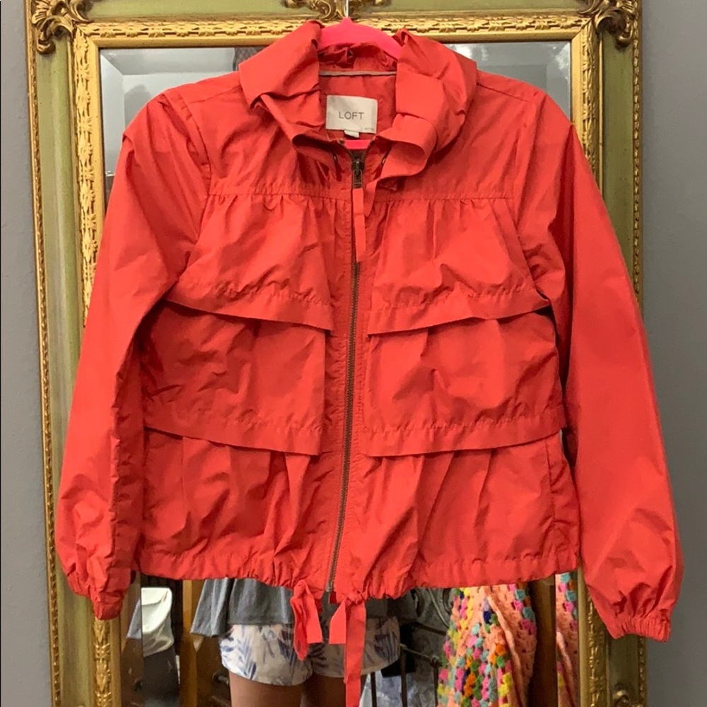 Loft tiered wind breaker